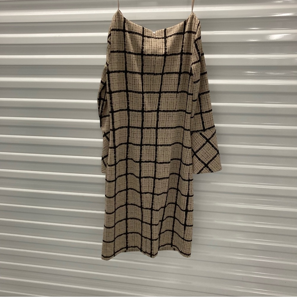 Jessica Howard Tan and Black Patterned Dress